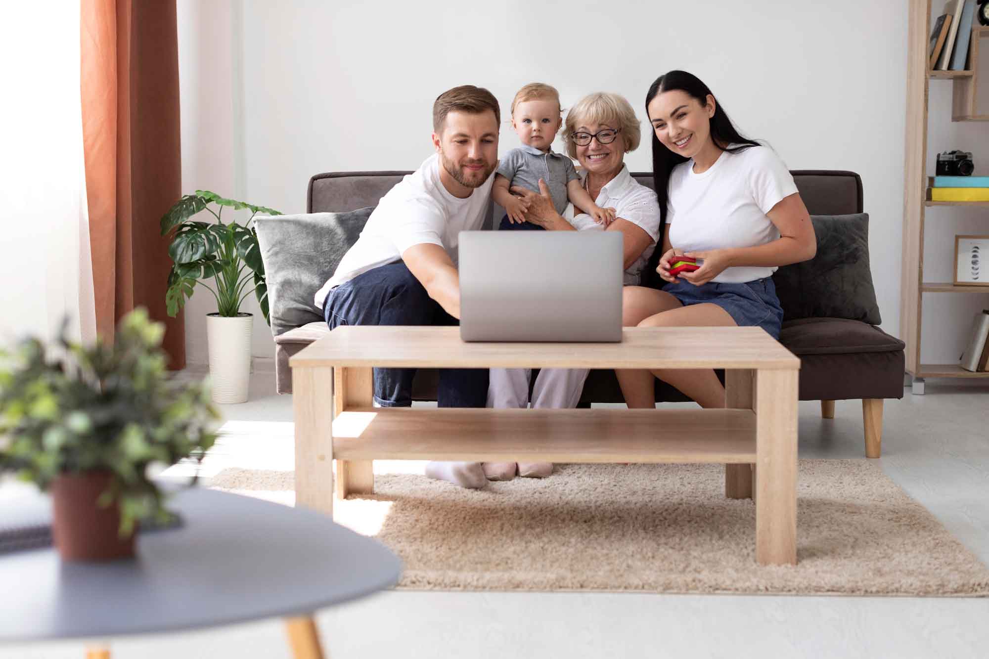 famille dans une maison tout confort